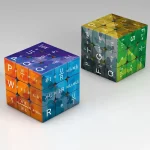 Cubo decorativo com símbolos matemáticos, químicos e físicos, ideal para decoração científica ou educativa.