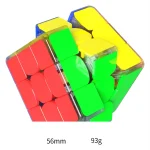 Cubo de Rubik 3x3 colorido com peças vermelhas, verdes, amarelas e azuis, ideal para os amantes de puzzles e desafios intelectuais.