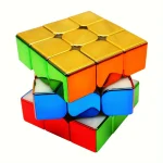 Cubo mágico metálico multicolorido, perfeito para decoração de estilo científico ou como objeto de coleção único.