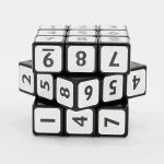 Cubo numérico com números e funções para decoração e aprendizagem científica.