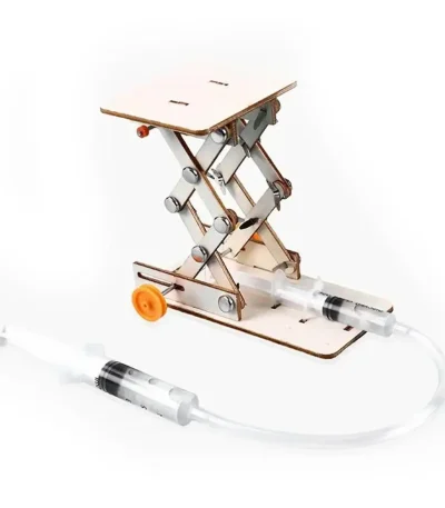 Balançador de laboratório em madeira com seringa e tubo para experiências científicas.