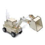 Objeto científico de madeira representando uma mini escavadora com elementos de laboratório.