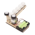 Modelo de máquina de Newton com bolas suspensas, experiência educativa para demonstração da conservação de energia.