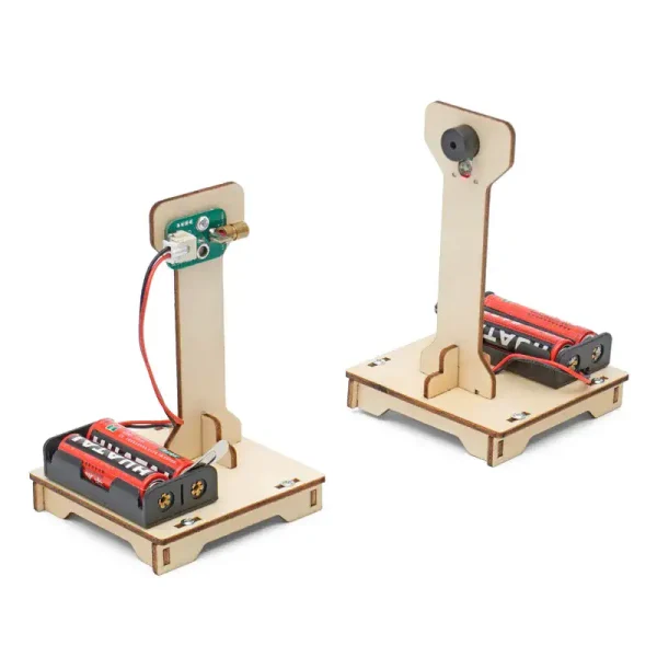 Púlpito científico em madeira com motor elétrico e bateria, ideal para experiências educativas e projetos STEM para crianças e estudantes.