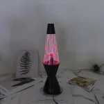 Candeeiro de plasma elétrico com descargas coloridas num vaso de vidro, ideal para decoração científica e moderna.