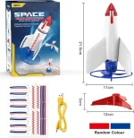 Modelo de nave espacial em kit para crianças, incluindo um foguete, asas, cabo USB e acessórios coloridos, ideal para estimular a imaginação científica.