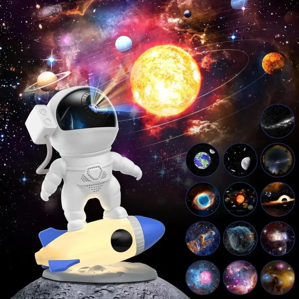 Figura de brinquedo de astronauta em uma nave espacial, com um fundo de cosmos ilustrando planetas, estrelas e galáxias, ideal para decoração científica e educativa.