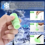 Pincel de silicone verde usado para experiências científicas ou educativas, ilustrando a manipulação de materiais em um contexto pedagógico.