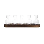 Vaso de vidro transparente com suporte de madeira, ideal para experiências científicas ou decoração de estilo laboratório. Perfeito para os amantes de ciência e decoração original.