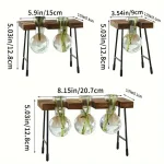 Painel decorativo com frascos de vidro suspensos, ideal para decoração de estilo científico ou laboratório. Estrutura em madeira e metal, dimensões precisas para um arranjo elegante.