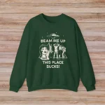 Roupa com mensagem humorística científica com extraterrestre, mulher e animais.