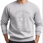 Sweatshirt cinza com padrão atómico e texto "Never Trust An Atom They Make Up Everything" para os amantes da ciência e decoração geek.