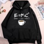 Roupa com capuz com fórmula científica de Einstein e chávena de café ilustrada.