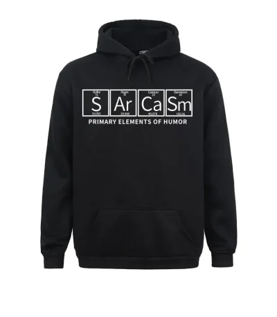 Moletom com capuz preto com design humorístico baseado na tabela periódica, destacando o símbolo "SArCaSm" para "Humor".