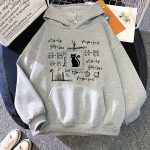 Casaco com capuz cinza com padrões matemáticos e logotipo de gato ao centro, ideal para amantes de ciência e estilo casual.