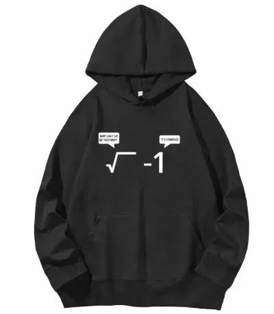 Roupa com uma expressão matemática complexa e um balão de diálogo humorístico.