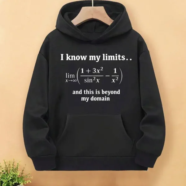 Roupa com capuz com fórmula matemática e citação inspiradora sobre limites.