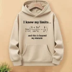 Camisola com capuz bege com citação matemática "Eu conheço os meus limites... e isto está além do meu domínio" e fórmula de limite em matemática.