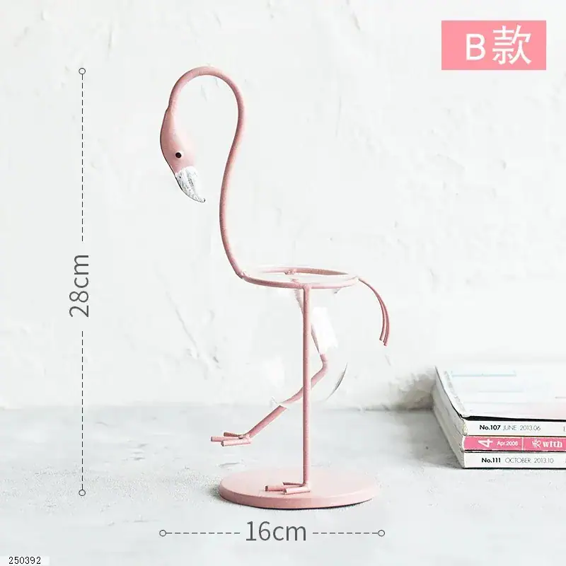 Flamingo decorativo em metal, altura 28cm, largura 16cm, perfeito para decoração interior ou como objeto de coleção.